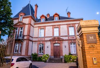 L Autre Rives allows 18 year olds to book a room