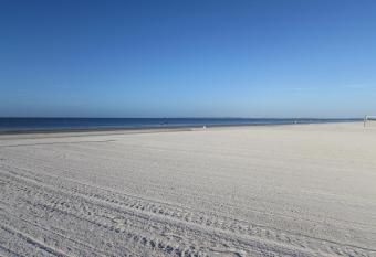 Edison Beach House has Balcony rooms