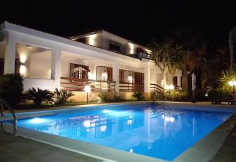 Villa Modus Vivendi has Balcony rooms