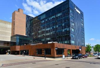 The Lismore Hotel Eau Claire - a DoubleTree by Hilton allows 18 year olds to book a room