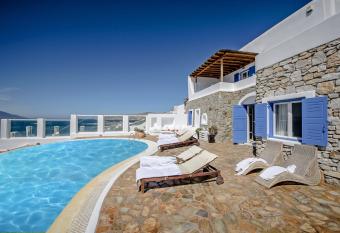 Mykonos Art Villa has Balcony rooms
