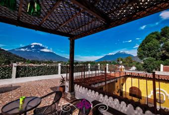 Maison Bougainvillea has Balcony rooms