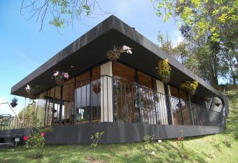 Caba  as el Retorno has Balcony rooms