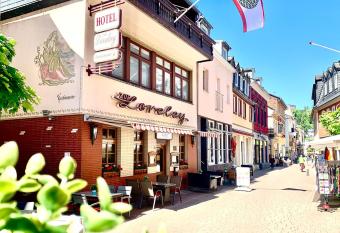 Hotel zur Loreley allows 18 year olds to book a room