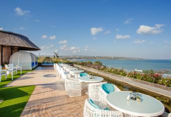 Jimbaran Bay Beach Resort and Spa by Prabhu has Balcony rooms