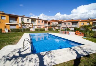 Olivers Planet Costa Dorada allows 18 year olds to book a room