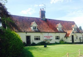 The Honingham Buck has Balcony rooms