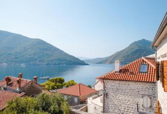 GuestHouse Mrshe Palace has Balcony rooms