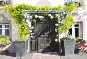 Les Chambres de Louise allows 18 year olds to book a room