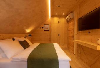 Villa & Chalet STARE allows 18 year olds to book a room