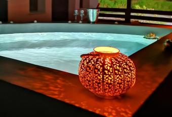 Mare Nostrum Santo allows 18 year olds to book a room