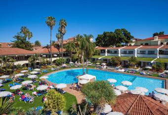 Parque San Antonio allows 18 year olds to book a room