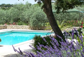 Le Verger has Balcony rooms