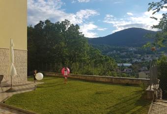 Villa Markisa has Balcony rooms