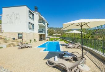 Villa Manus - Boutique Apartments has Balcony rooms