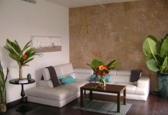 Zen Retreat City Centre has Balcony rooms