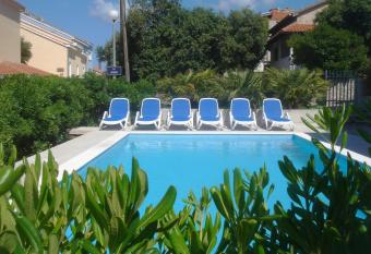 Villa Laurus has Balcony rooms