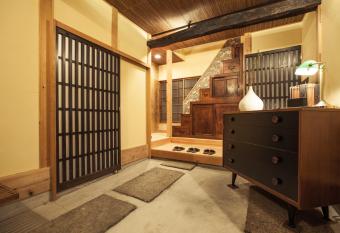 Araiya Tokyo -Private Townhouse- has rooms with a private hot tub