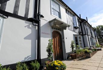 The Red Lion Hotel allows 18 year olds to book a room