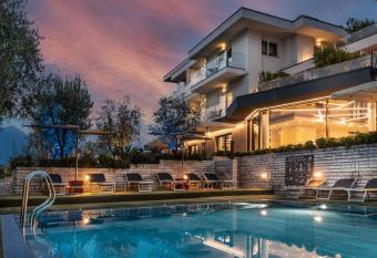 Wellness Hotel Casa Barca (Adult Only) allows 18 year olds to book a room