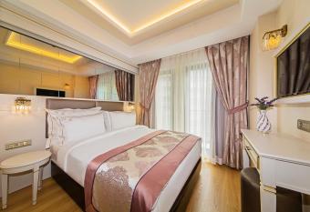 Grand Naki Hotel has Balcony rooms