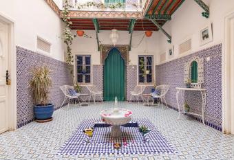 Riad H  tel Essaouira has Balcony rooms