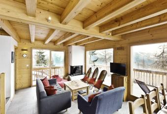 Ann LANDSCAPED & LUXE chalet 8 pers by Alpvision R  sidences has Balcony rooms