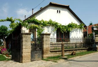 Pataky Borporta has Balcony rooms