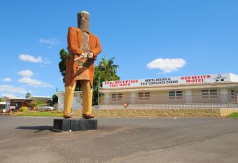 Ned Kelly s Motel has Balcony rooms