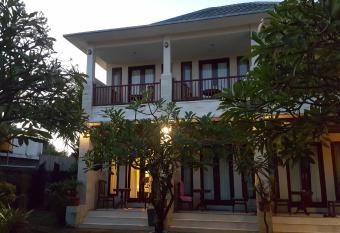 Keke homestay sanur has Balcony rooms