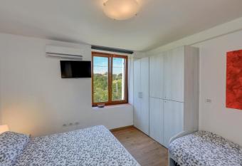 Dal Rosso has rooms with a private hot tub