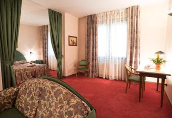 Hotel Tessarin allows 18 year olds to book a room