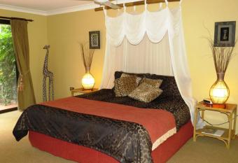 Gumtree on Gillies Bed and Breakfast has rooms with a private hot tub