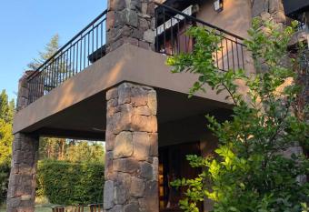 Alto Chacras Cottage has Balcony rooms