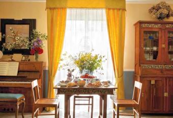 Iride Bed and Breakfast has Balcony rooms