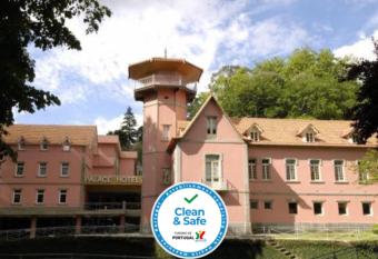 Palace Hotel & Spa - Termas de Sao Vicente allows 18 year olds to book a room