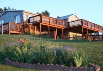 Sawin' Logs Inn has Balcony rooms