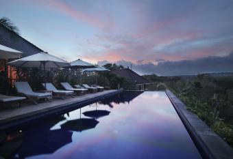 Grand Sea View Lembongan has Balcony rooms