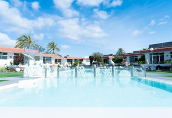 Bungalows Do  a Rosa allows 18 year olds to book a room