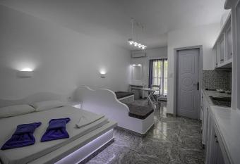 Anerousses allows 18 year olds to book a room