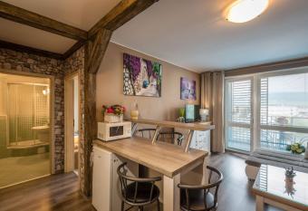 Apartment Provensal has Balcony rooms