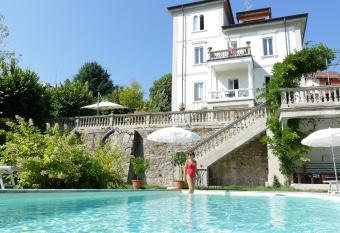 White Lilac Romantic B&B - Adults only allows 18 year olds to book a room