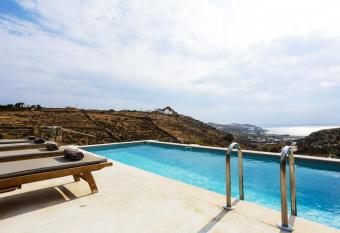 The House in the Field has Smoking/Balcony rooms