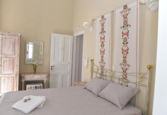 Oisyra Boutique Hotel has Smoking/Balcony rooms