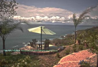 Montezuma Heights has Balcony rooms