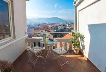 Little Rock Rooms has Balcony rooms