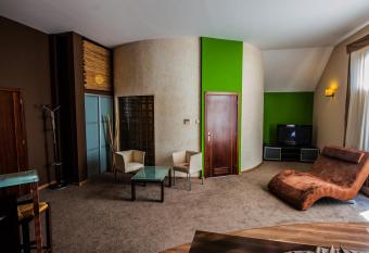 Hotel SenS has rooms with a private hot tub