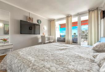 Apartamentos Olympia has Balcony rooms