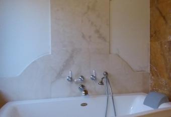 Country House Martines Club Resort & Mandalay SPA allows 18 year olds to book a room