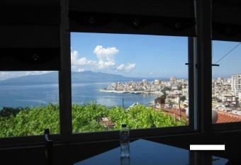 Guest House and Tavern Leo has Balcony rooms